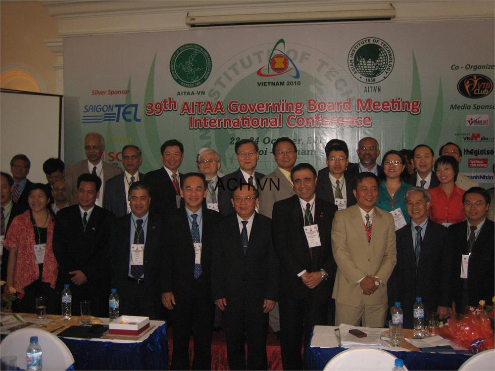 Tiến sỹ Nguyễn Xuân Hoàng thuyết trình tại buổi hội thảo quốc tế ASEAN VIETNAM PERSPECTIVE